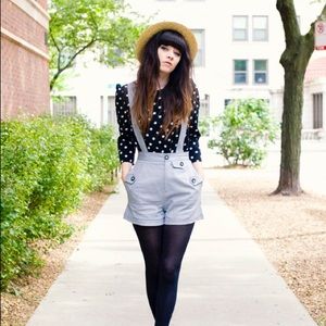 Dear Creatures High Waisted Leder Suspender Shorts